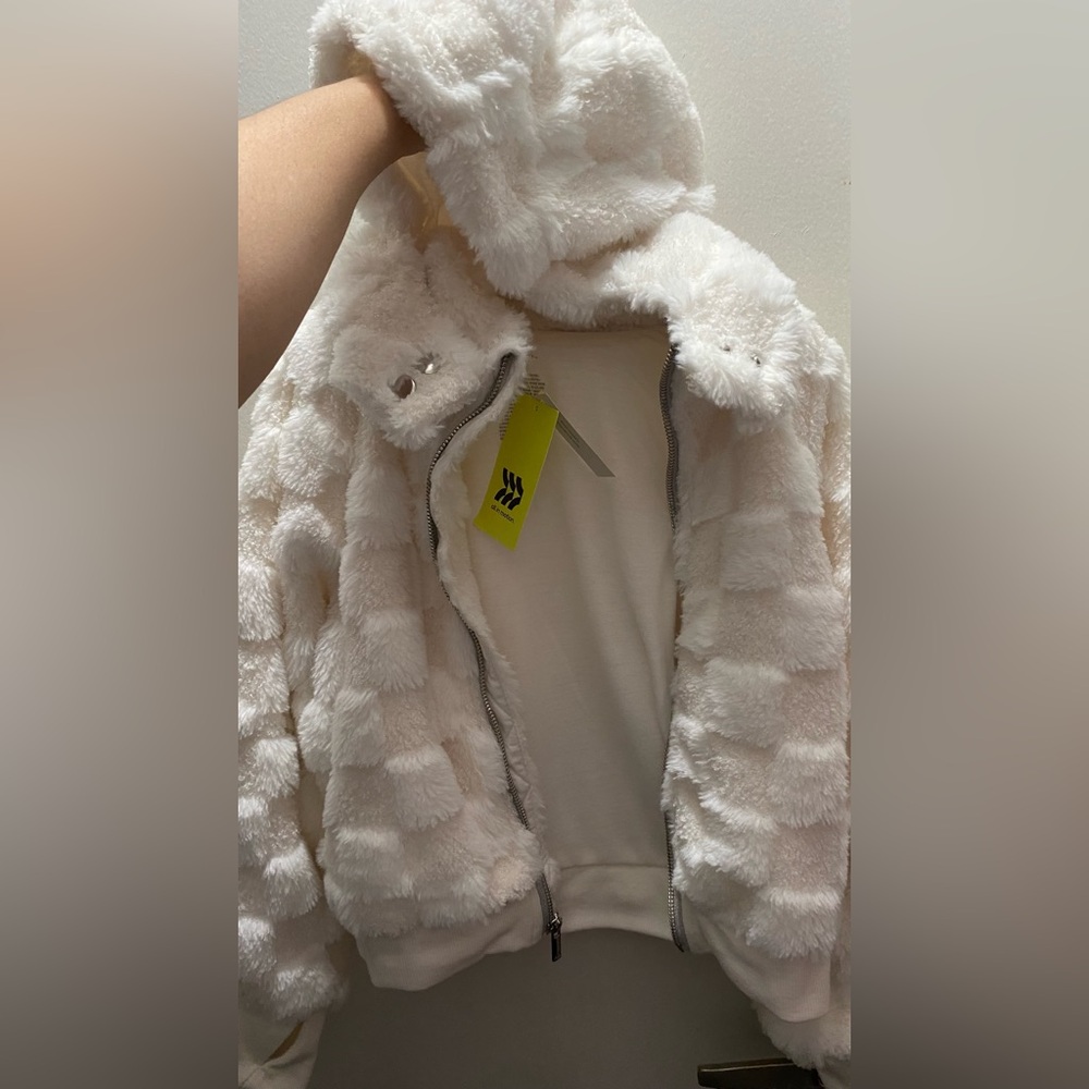 All in Motion White Puffer Jacket Cozy and Stylish